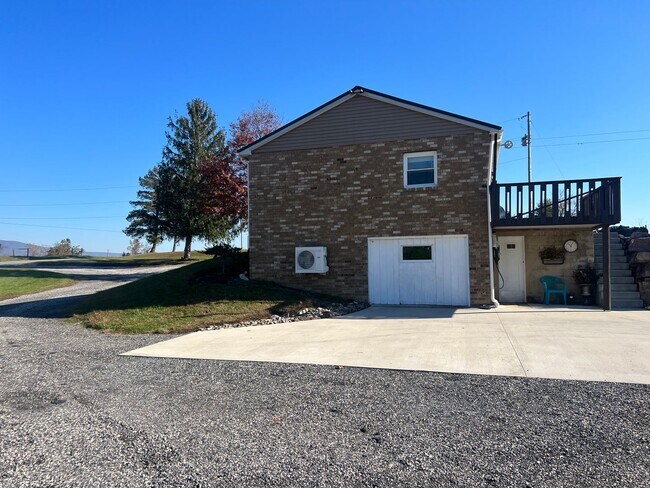 Foto del edificio - 3 bedroom home in Orrstown PA!