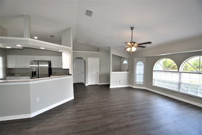 Building Photo - 382 Posadas Cir