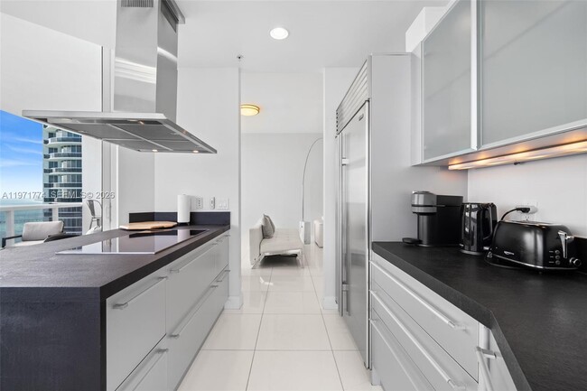 Building Photo - 18201 Collins Ave