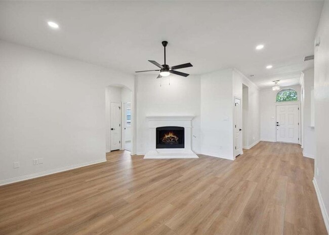 Building Photo - 9420 Caliente Dr