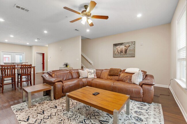 Building Photo - 1775 Belle Vue Way