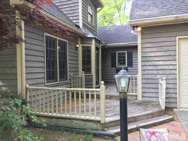 Building Photo - 2220 Hillandale Rd