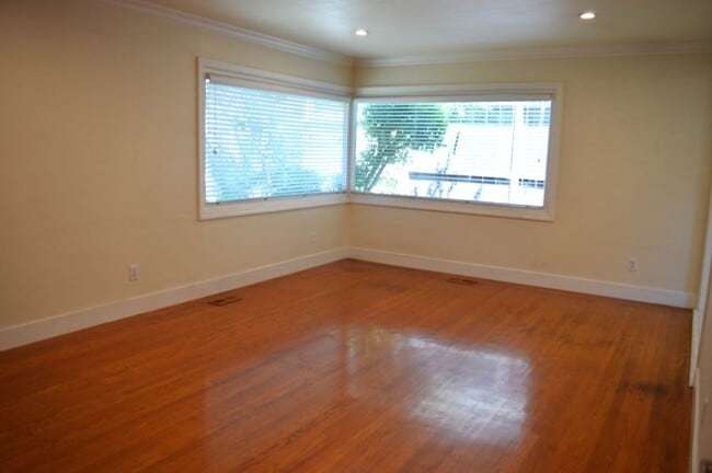 Foto del edificio - 38-40 Forbes Ave