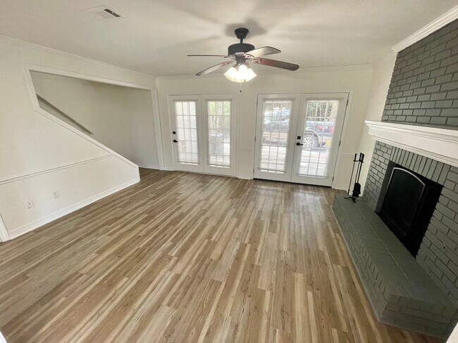 Foto del edificio - 2 Bed 1 Bath Townhome Available in NE Jack...