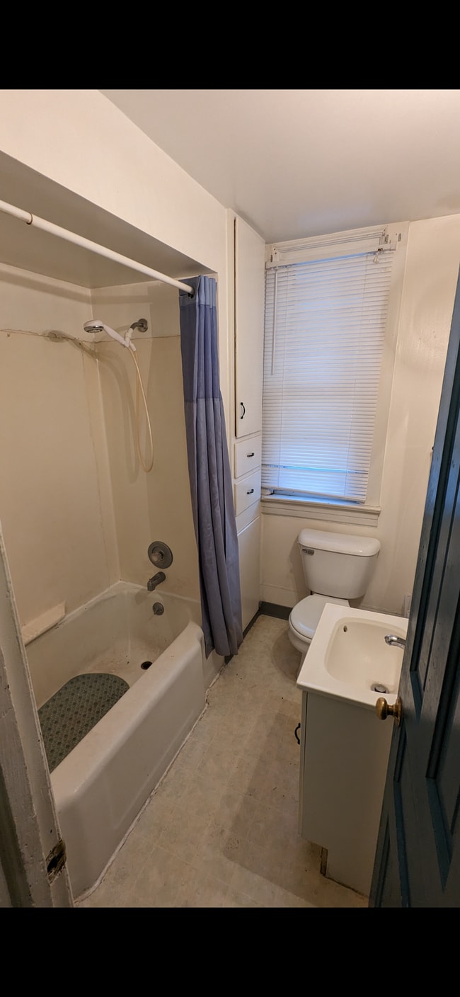 Building Photo - 1037 25th St