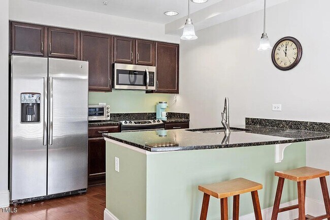 Foto del edificio - 222 Glenwood Ave