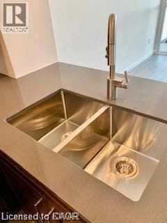 Photo du bâtiment - 60 Charles St W