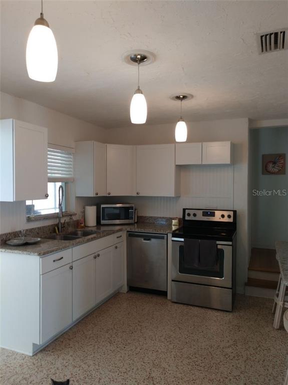Building Photo - 2510 E Vina Del Mar Blvd