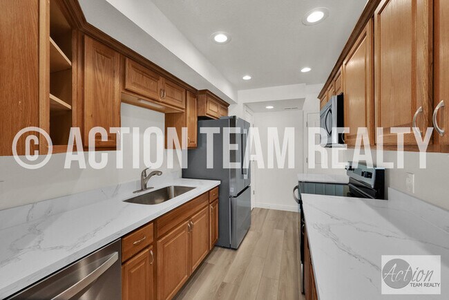 Building Photo - Newly Remodeled Duplex in Cottonwood Heights!