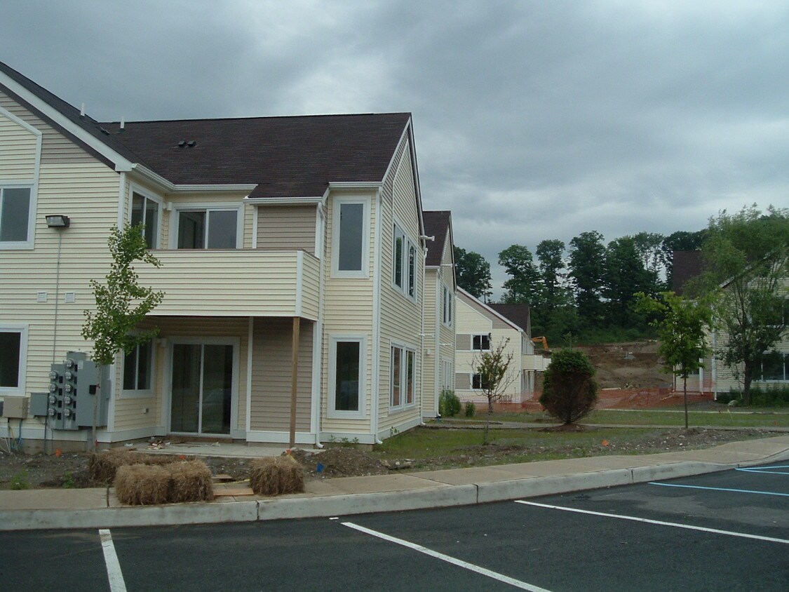 132 Falcon Ridge Way N, Hamburg, NJ 07419 Condo for Rent in Hamburg