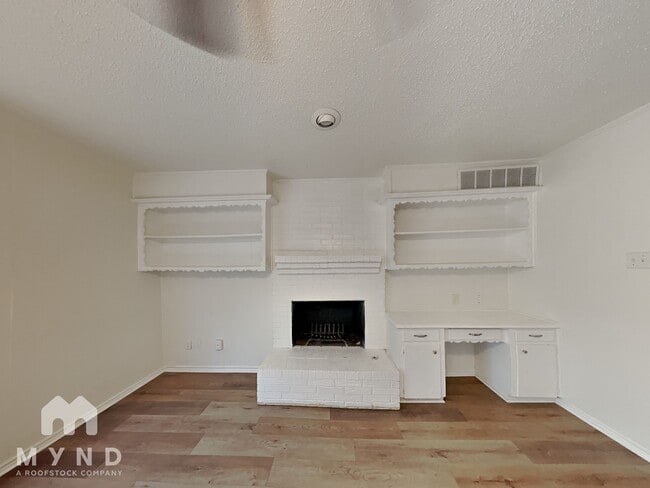Building Photo - 15858 El Estado Dr