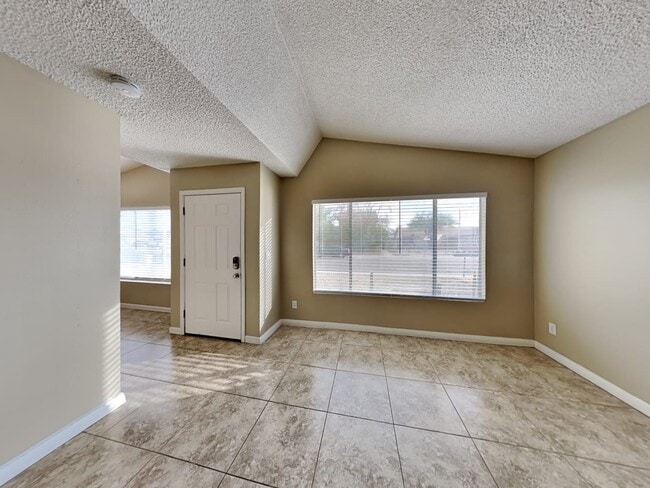 Building Photo - 5922 W Mauna Loa Ln