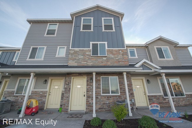 Building Photo - 137 W 710 N