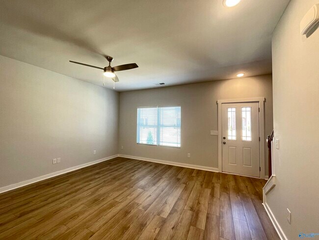 Foto del edificio - 422 Falls Pointe