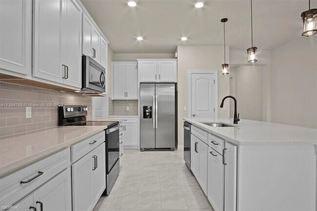 Foto del edificio - 3 br, 2.5 bath House - 4837 Chantilly Rd