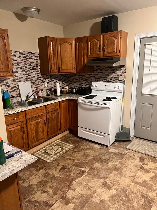 41 Dunn St Unit 1, Auburn, ME 04210 Apartments in Auburn, ME