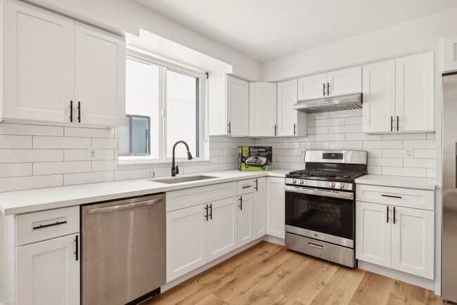 Photo - 3437 S Catalina St Apartment