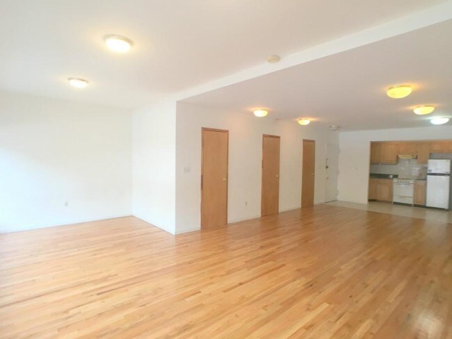 Building Photo - 156 Allen St