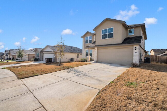 Foto del edificio - Spacious 5-Bedroom Beauty in Redbird Ranch –  with Community Perks!