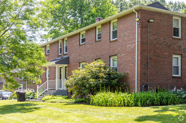 Building Photo - Green Hill Park Apartments Worcester
