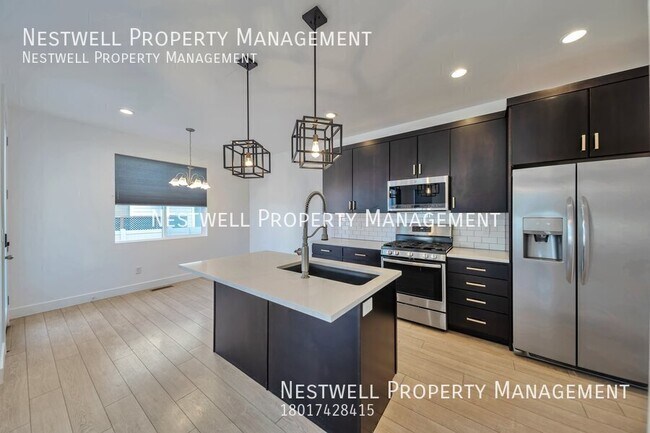 Building Photo - Beautiful 3-bed Townhome in Herriman