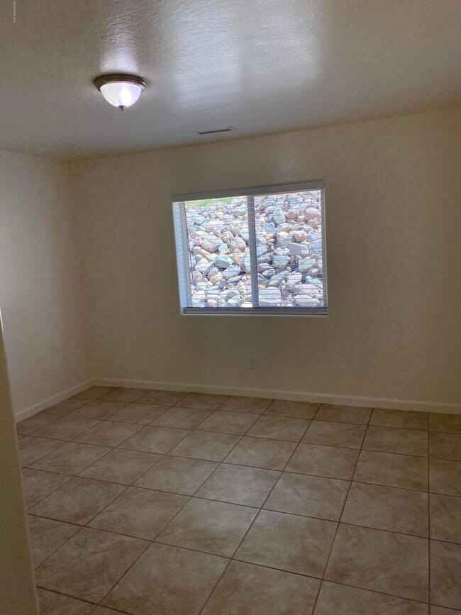 Building Photo - 9585 E Magma Dr