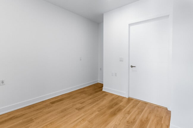 Building Photo - 200 Redpath Ave