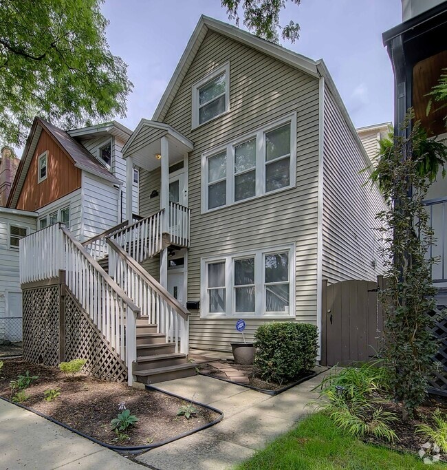 Building Photo - 2428 W Carmen Ave
