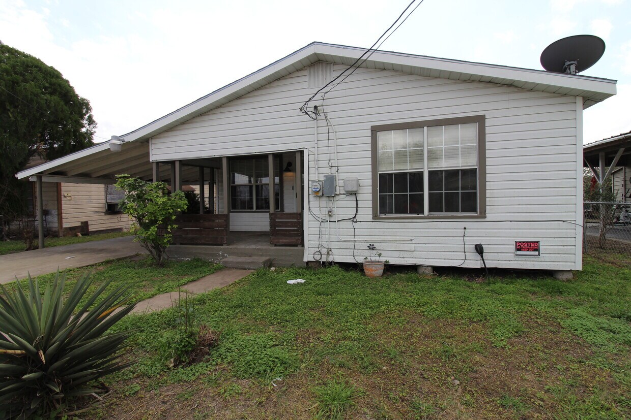 1044 Buffalo St, Alice, TX 78332 House Rental in Alice, TX