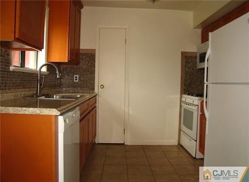Building Photo - 1208 N Oaks Blvd