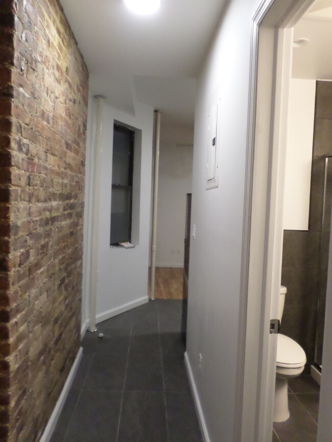 Building Photo - 170 Delancey St
