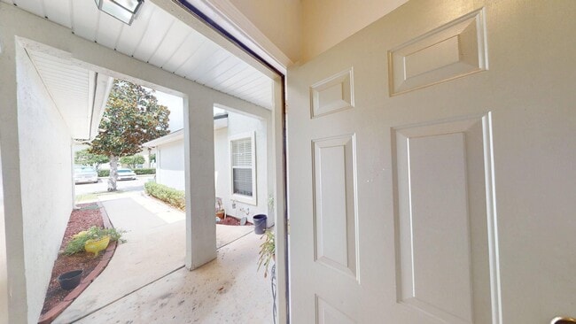 Building Photo - 2 BR 2 BA  TOWNHOME  -    Southern Creek S...