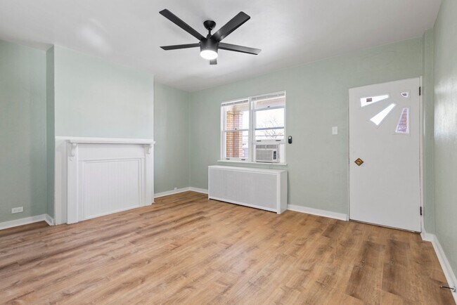 Foto del edificio - Bright 2 Bedroom Apartment in Duquesne Heights – Minutes from Mount Washington Overlook!