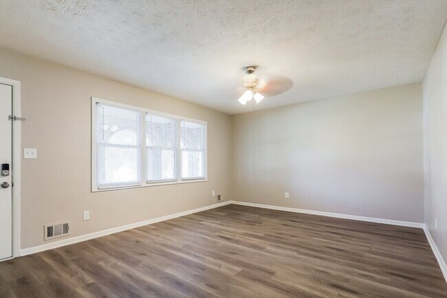 Foto del edificio - 8368 Dundy Ct