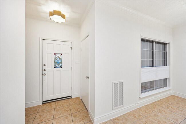 Foto del edificio - 6721 Belmont St