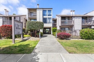 Building Photo - 2101 Shore Line Dr