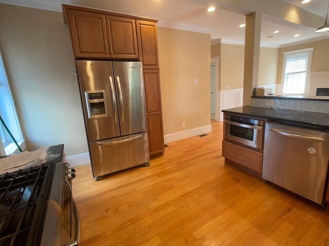 Foto del edificio - 597 E 7th St