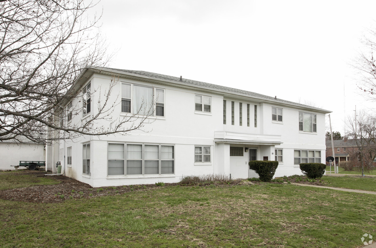 Primary Photo - White House Apartments