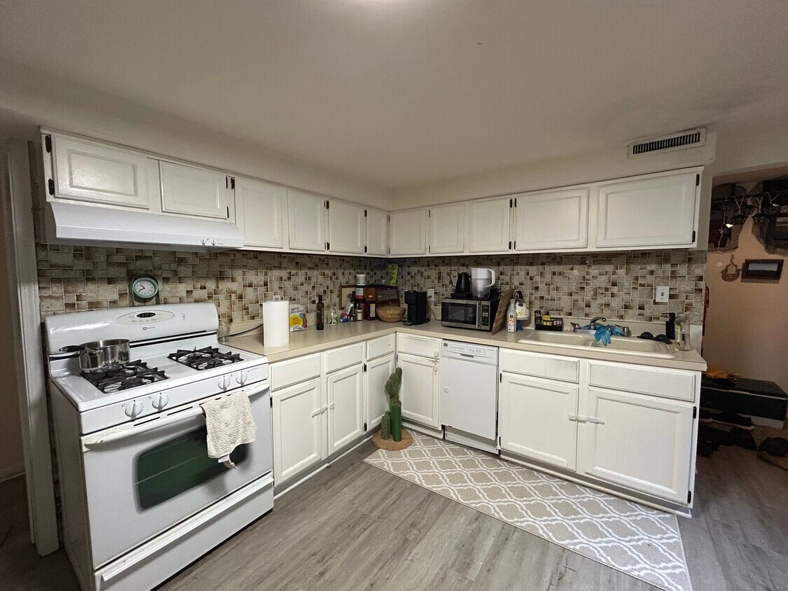 Foto principal - 3144 N Southport Ave