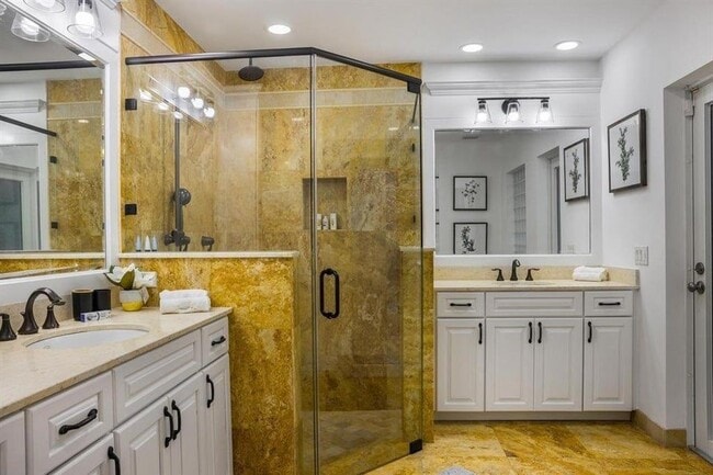 Foto del edificio - 1419 NE 57th St