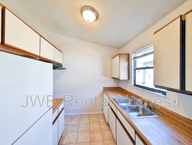 Building Photo - 7607 Indian Lakes Dr