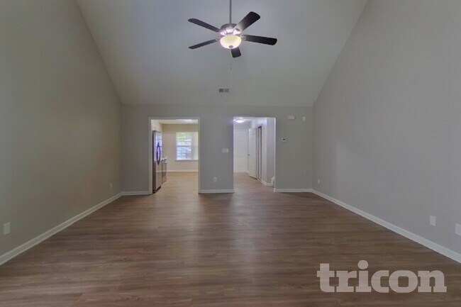 Foto del edificio - 7715 Hidden Creek Dr