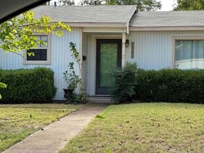 Building Photo - 2923 Lavell Ave