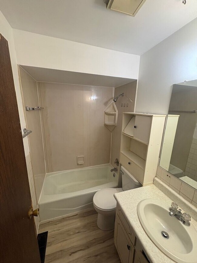 Foto del edificio - 737-737 E Gift Ave