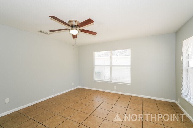 Foto del edificio - Newly Renovated Single Family Home | 4 BR/2BA | Partially fenced  front yard