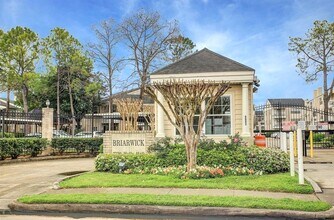 Building Photo - 2750 Holly Hall St