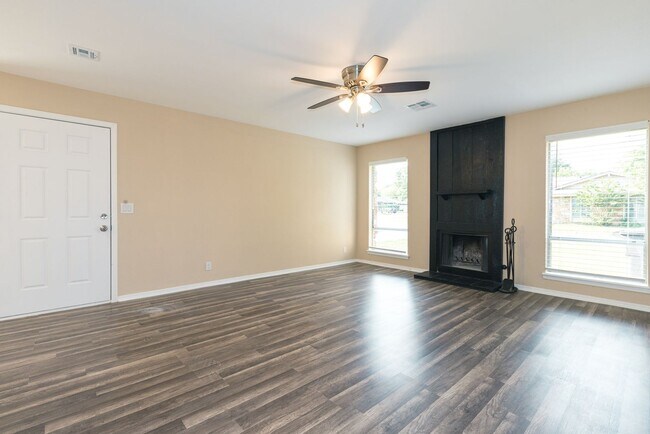 Foto del edificio - East 33rd Ct Duplex