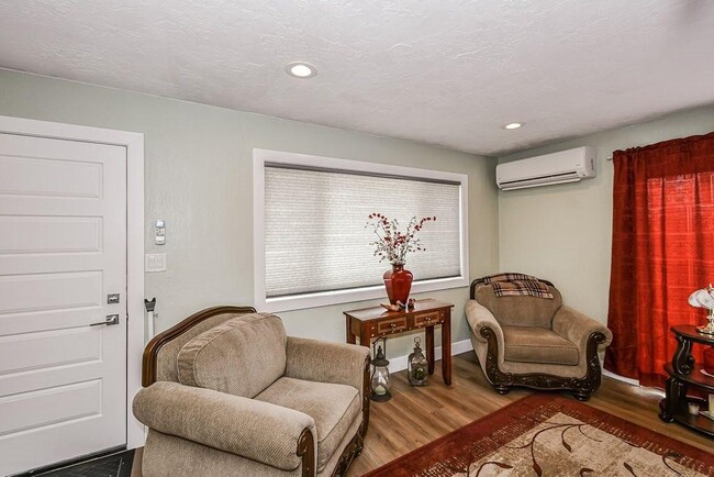 Living Room - 5137 Mesquite Dr