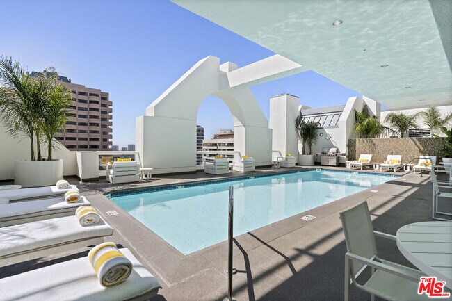 Foto del edificio - 10520 Wilshire Blvd