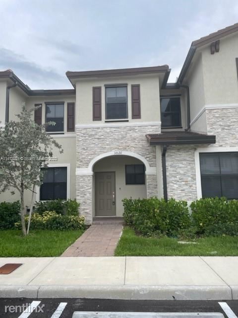 Building Photo - 3 br, 2.5 bath Townhome - 10120 SW 228th Ter